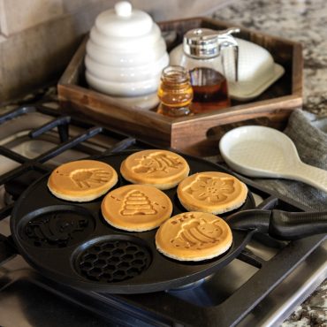 Nordic Ware Nonstick Pancake Pan, Heavy Aluminum, 7 Round Cups, For Gas,  Electric, Ceramic Stovetops, Made in USA
