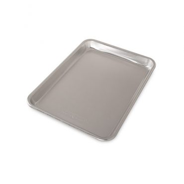 Nordic Ware Baker's Quarter Sheet Pan with Lid