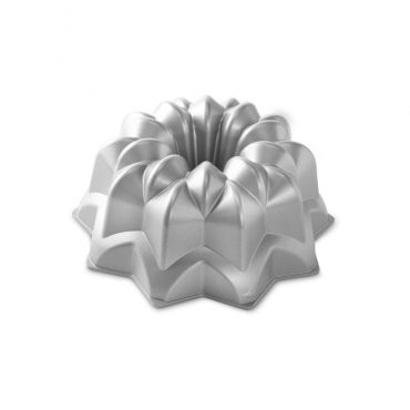 Nordic Ware Nonstick Cast Aluminum Star of David Bundt® Cake Pan