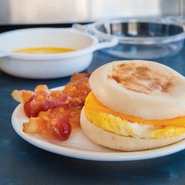 Shake N Egg Fast Delicious Fluffy Scramble Egg Maker Mess Free Microwave  Egg Cooker