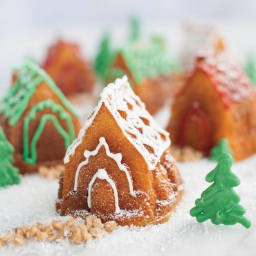 Nordic Ware 3D Holiday Christmas Tree Cake Pan Mold Williams Sonoma Heavy  Duty