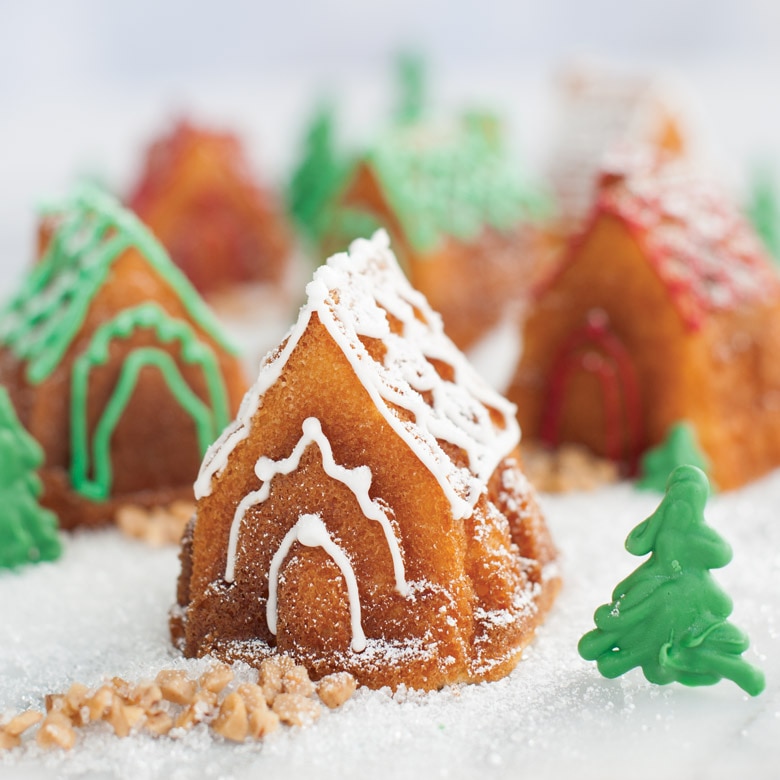Nordic Ware Nonstick Cast Aluminum Holiday Bitelets Pan  Gingerbread house,  Gingerbread, Wedding cake gingerbread