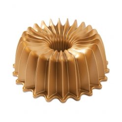 Nordic Ware 2-Piece Formed Bundt Pan And Bundt Keeper (Assorted Shapes And  Colors)
