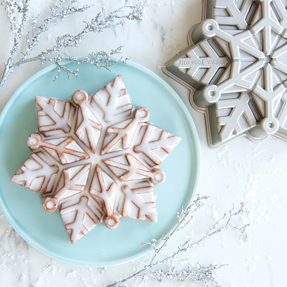 Frozen Snowflake Cakelet Pan – Maple Run Emporium