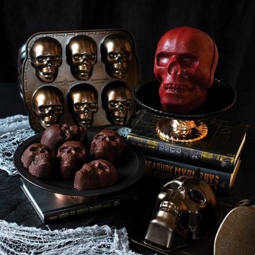 Cast Aluminum Skull Pan, Halloween Baking, 6 Cavity, Way to