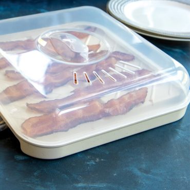 Nordic Ware Slanted Bacon Tray with Lid - Medium