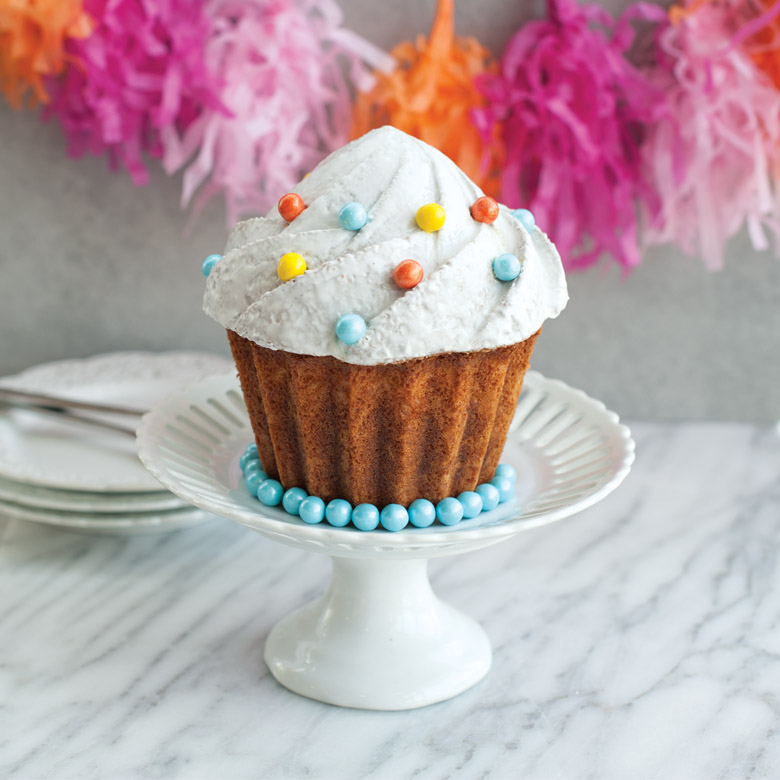 Celebrate your next birthday with a giant cake! 🎉@sugarandfete used our Giant  Cupcake Cake pan and cr… | Giant cupcake cakes, Giant cupcakes, Giant  cupcake recipes