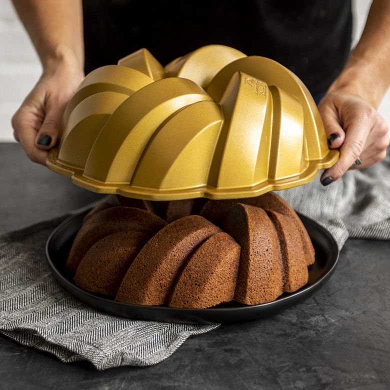 Nordic Ware Nonstick Cast Aluminum Small Anniversary Bundt® Cake Pan