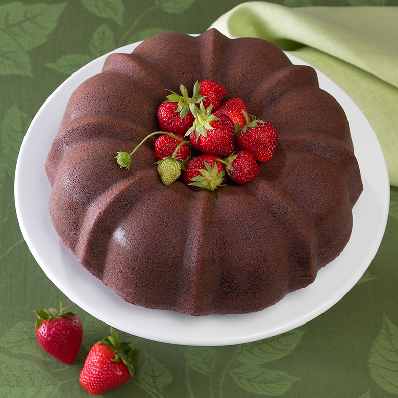 Emily Enchanted - ‼️ALERT: CHOCOLATE LOVERS‼️ Black Forest Bundt Cake is a  decadent chocolate 🍫 cake with a surprise cherry filling and topped with  chocolate ganache and chocolate shavings. 🤤 🟢GET THE