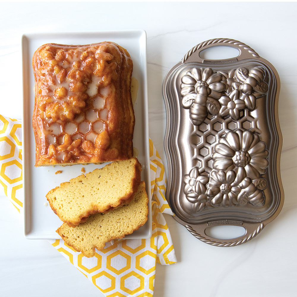 https://www.nordicware.com/wp-content/uploads/2022/01/94877_Honeycomb_Loaf_cake_and_Pan_Toffee_1K__05262.1680530070.1280.1280.jpg