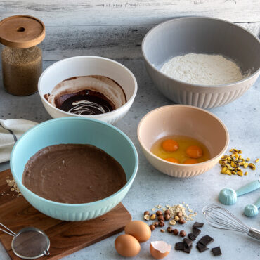 Brand New 5Pcs baking set | Cake Stand | Mixing Bowl , Furniture & Home  Living, Kitchenware & Tableware, Bakeware on Carousell