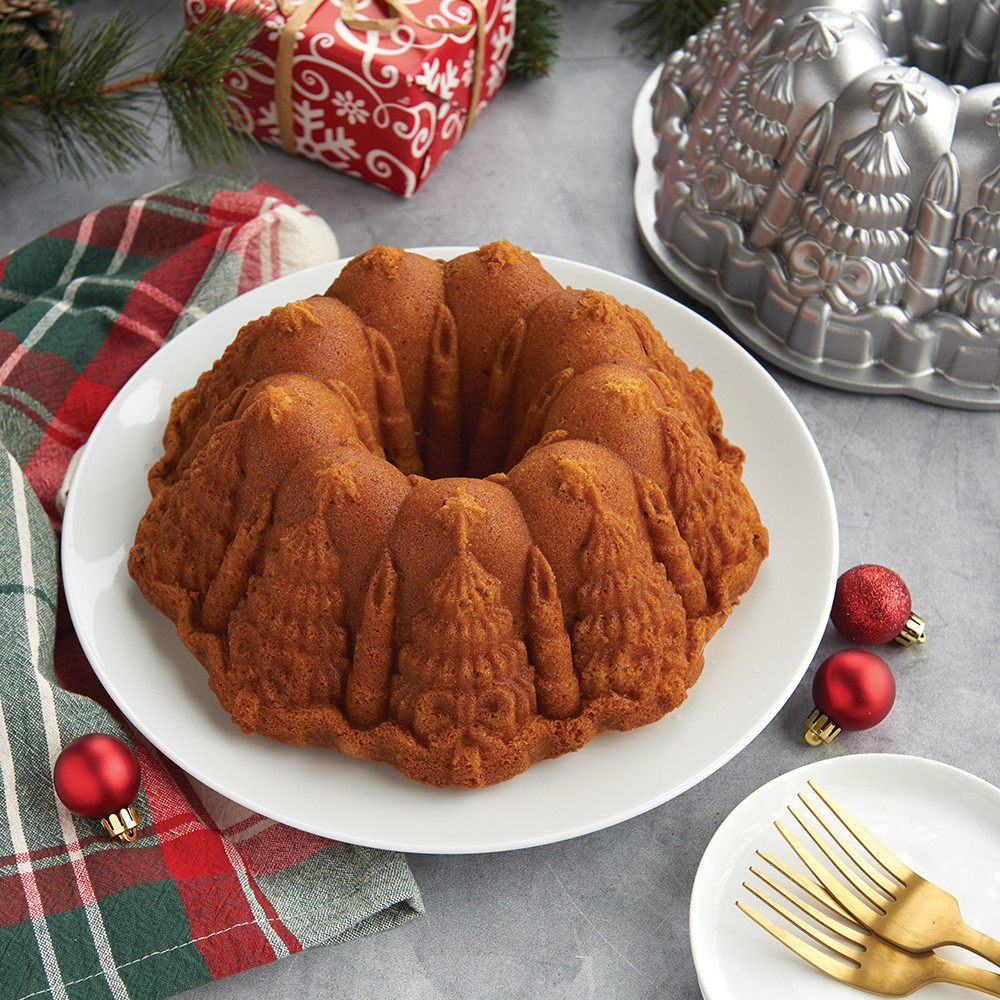 Christmas Wreath Holiday Bundt Pan Nordic Ware, Pan for Cake Baking and  Molding Desserts. Non Stick Aluminum Pan 