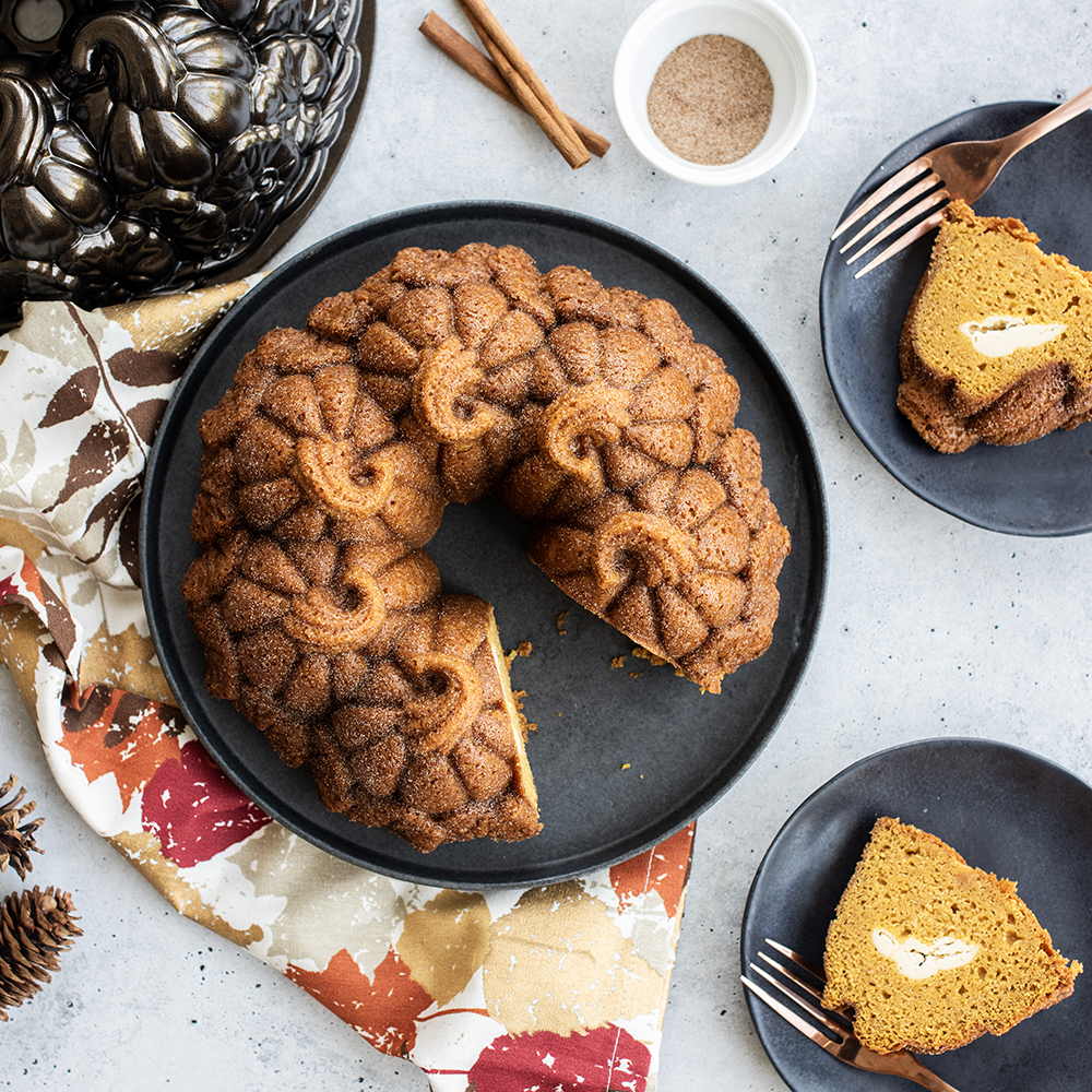 Nordic Ware Creme-Filled Cupcake Pan (6 cakes)