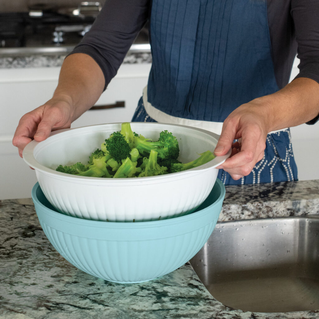 2-in-1 Colander And Bowl Set - Nordic Ware