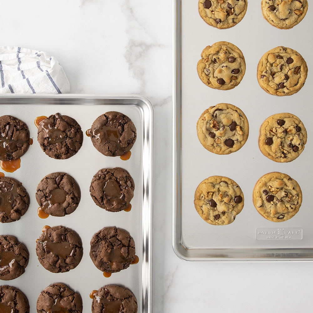 Image of Naturals baking sheets with baked cookies