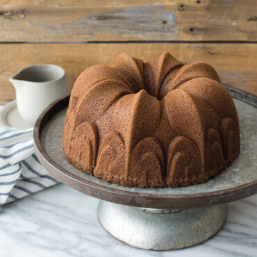 Baked spice cake on cake stand