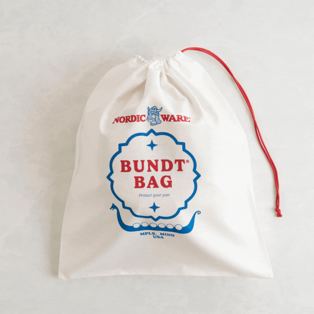 GIF of Bundt storage bag with Bundt Pan coming out of bag with callout NEW